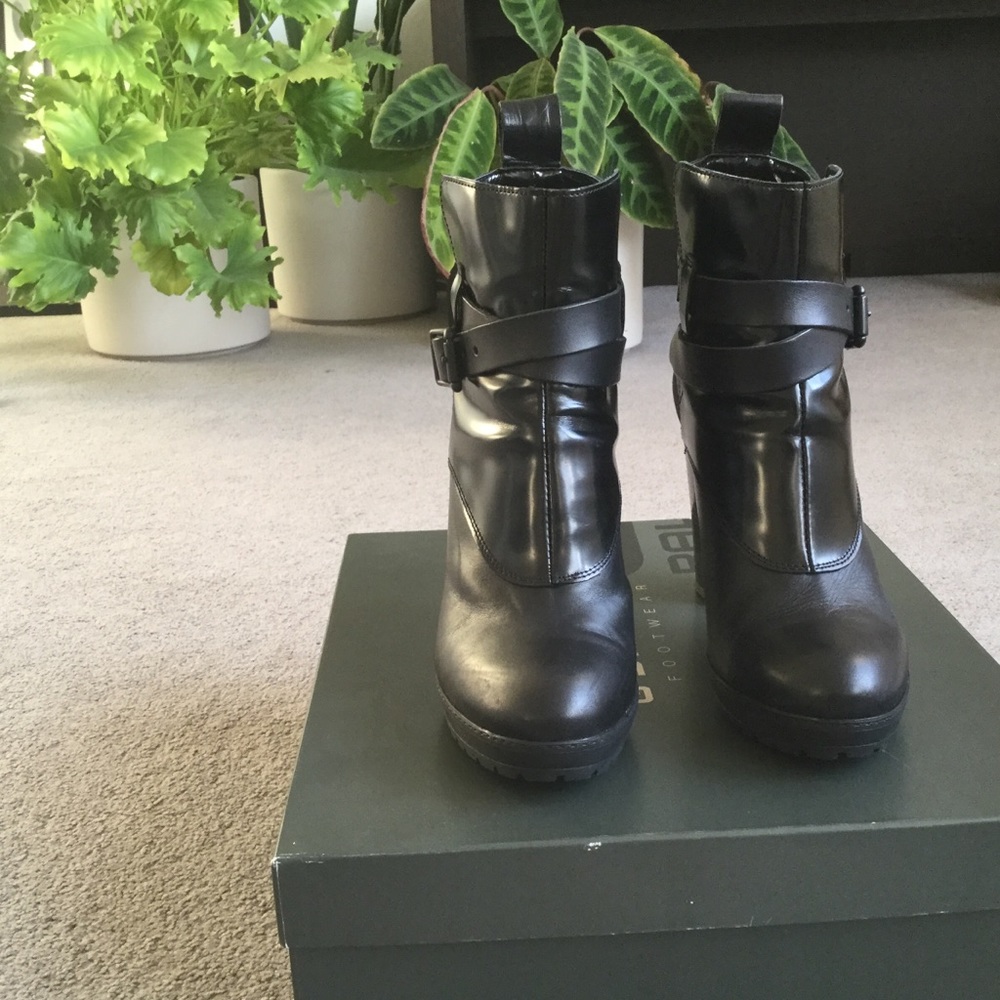 Black G-star boots. Like new.